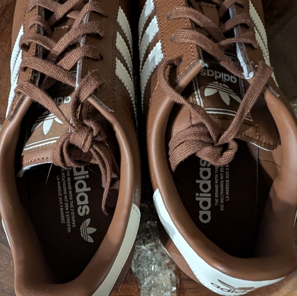 Adidas Samoa in "Preloved Brown" Colorway w/ White Stripes Women's 9, Men's 7.5 - Picture 4 of 9